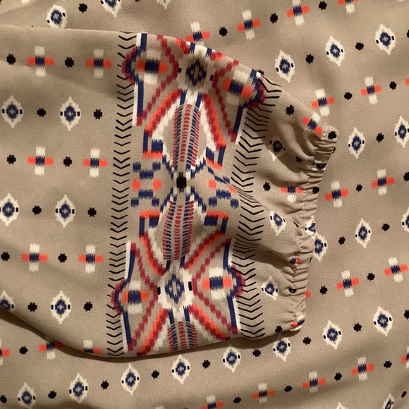 Patterned top - Picture 3 of 3